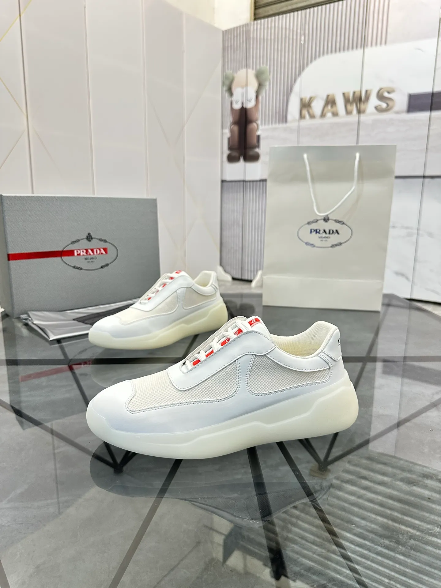 Men's shoes: 💰P660¥ High-end top quality Product trademark: Prada *"Prada*" low-top casual shoes Regular size: 38-45 (can be customized to 46) Product materials: Upper imported silk cowhide spliced ​​with original fabric, breathable lining, original outsole. No.: 001